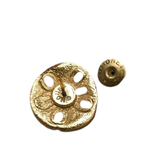 Monet Vintage 80s/90s Gold Plated Sand Dollar Earrings - Picture 9 of 11